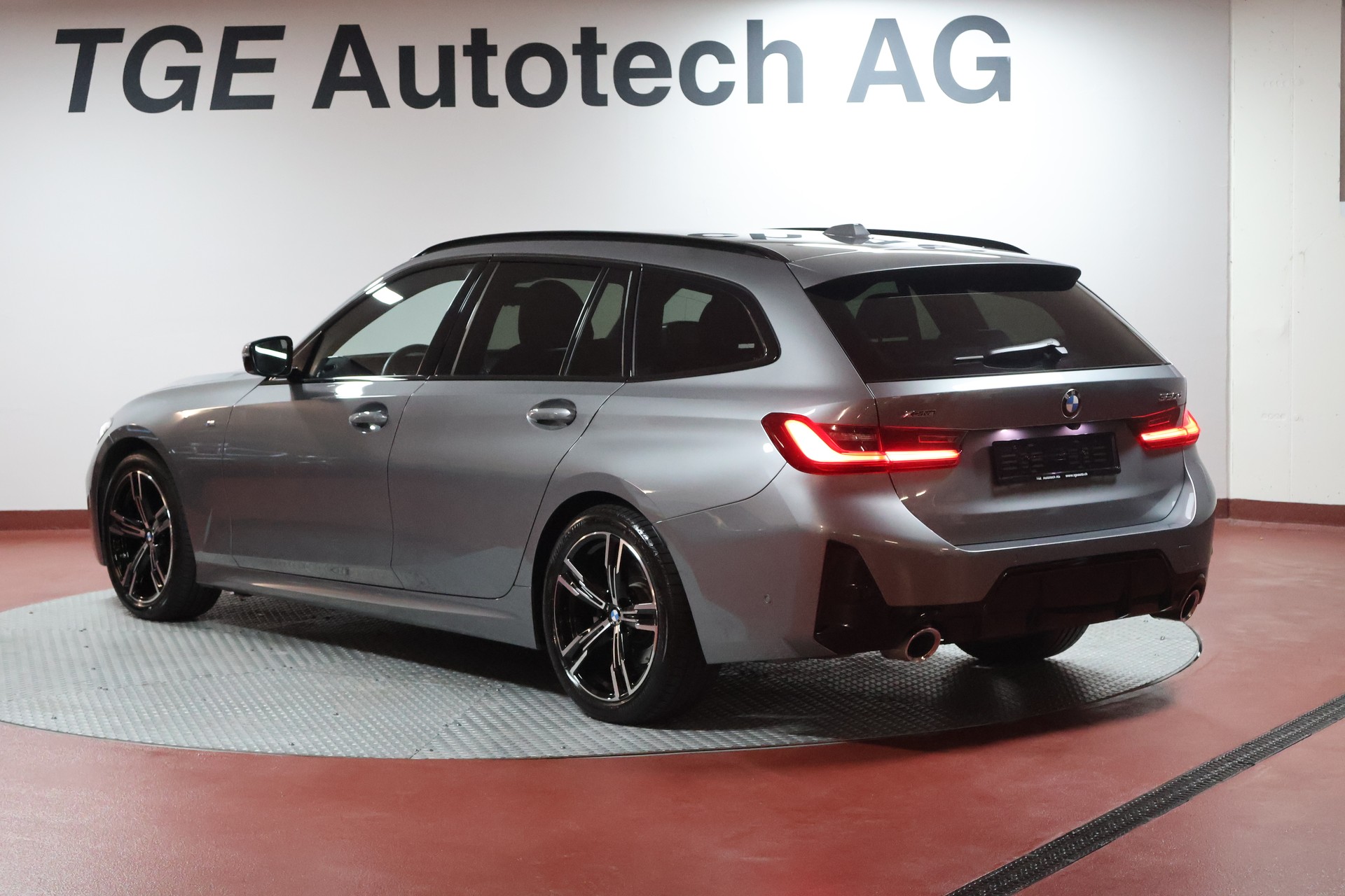 BMW 320d xDrive 48V Touring Steptronic M Sport-image-17