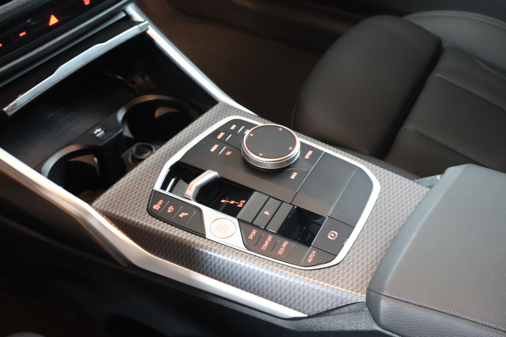 BMW 320d xDrive 48V Touring Steptronic M Sport-image-11