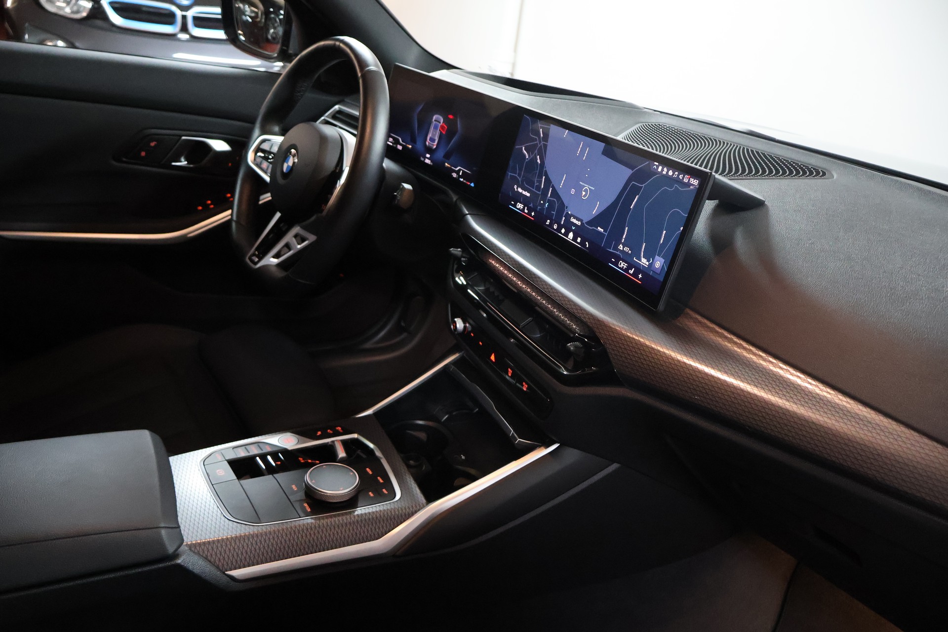 BMW 320d xDrive 48V Touring Steptronic M Sport-image-9