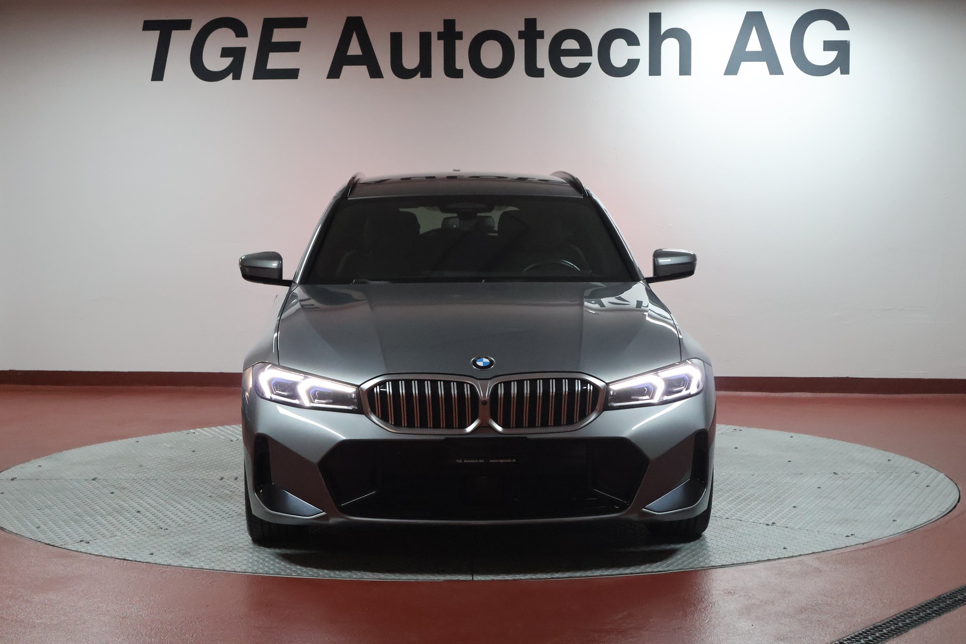 BMW 320d xDrive 48V Touring Steptronic M Sport-image-1