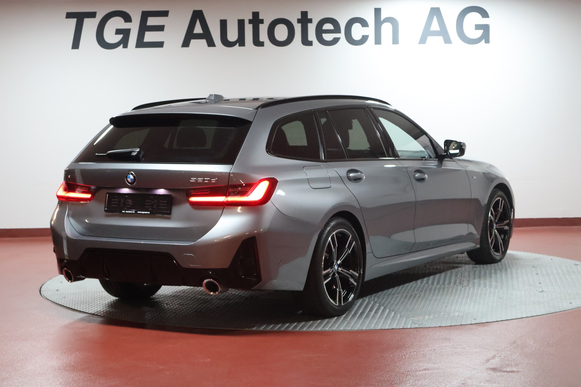 BMW 320d xDrive 48V Touring Steptronic M Sport-image-18