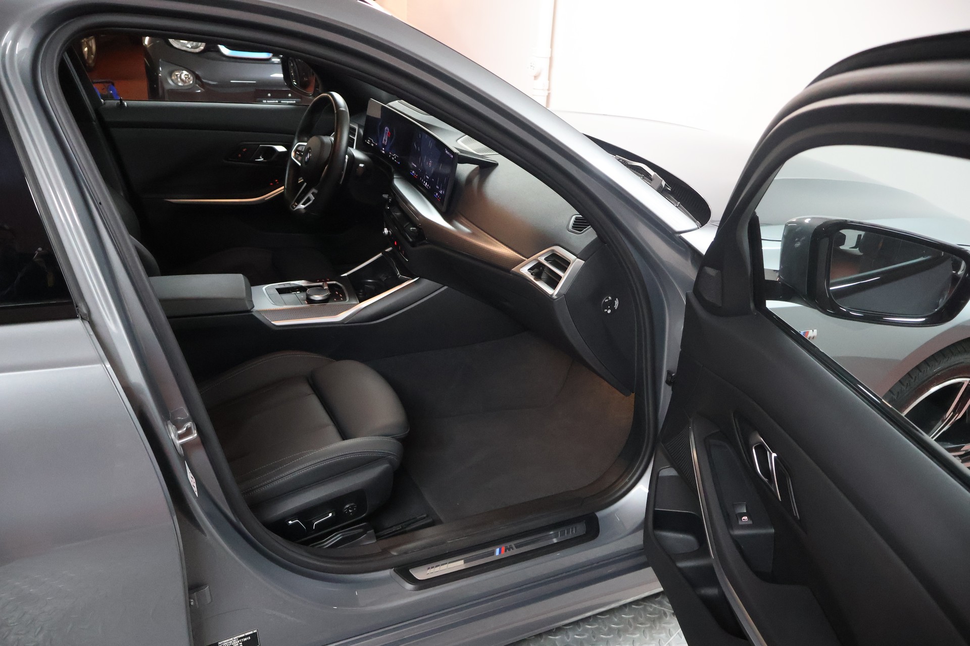 BMW 320d xDrive 48V Touring Steptronic M Sport-image-12
