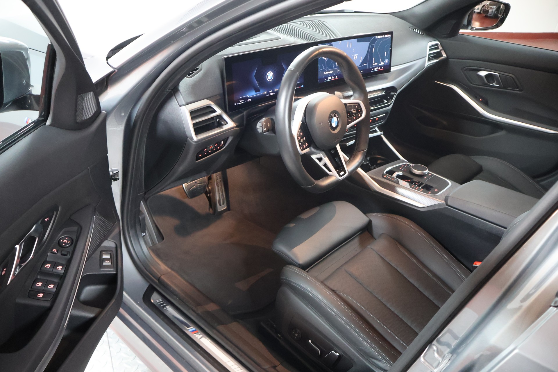 BMW 320d xDrive 48V Touring Steptronic M Sport-image-6