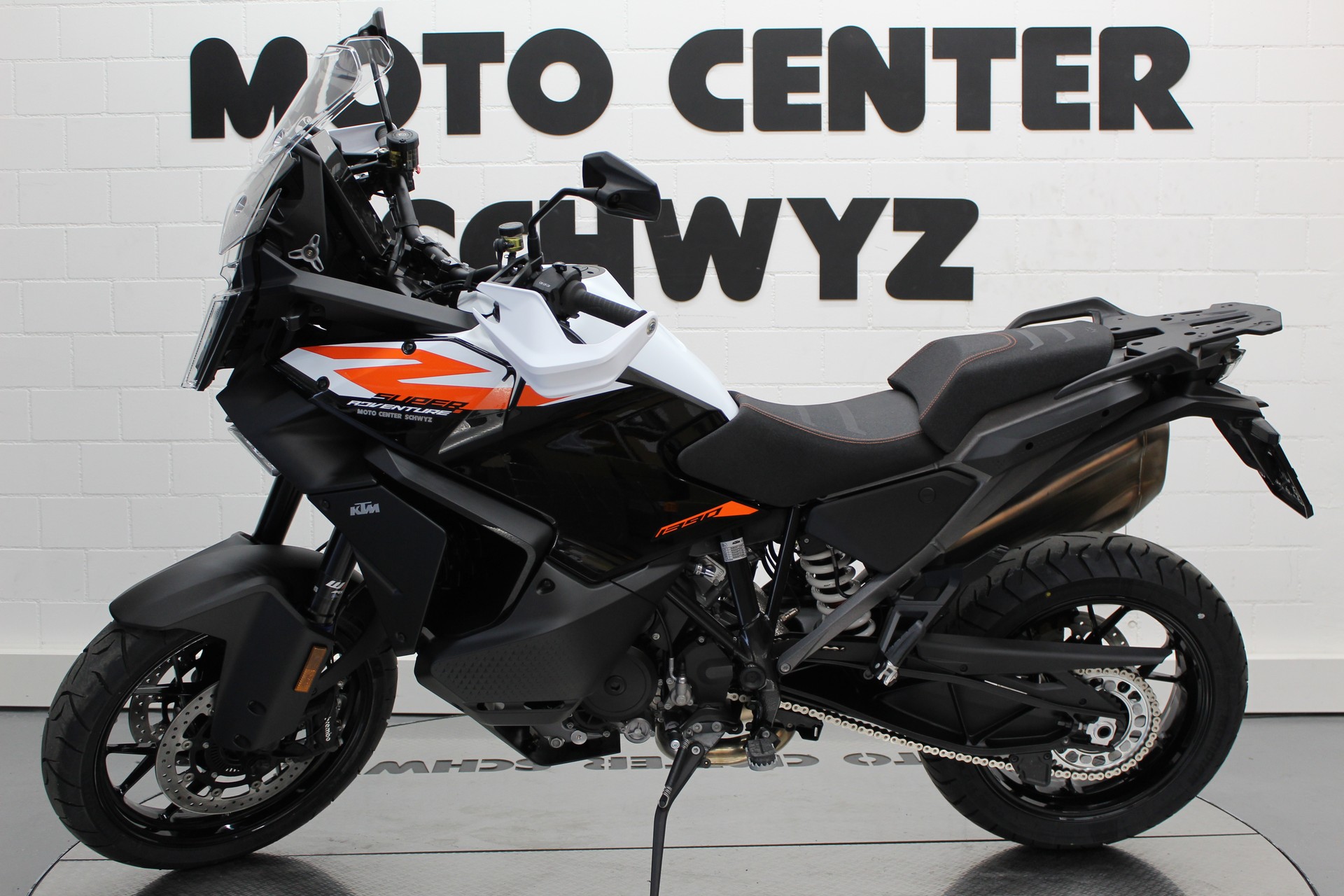 KTM 1390 Super Adventure S-showroom-element-3