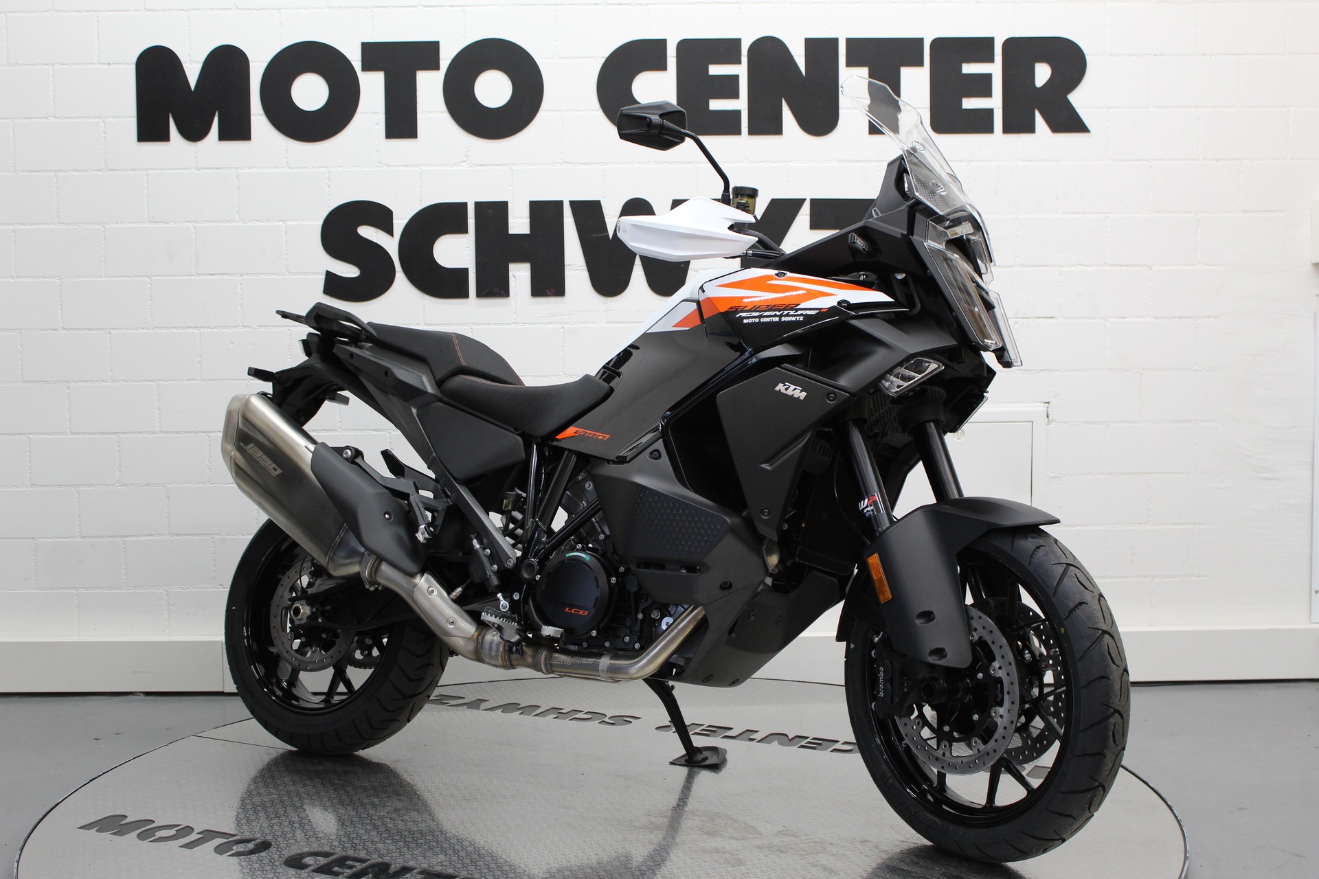 KTM 1390 Super Adventure S-showroom-element-1