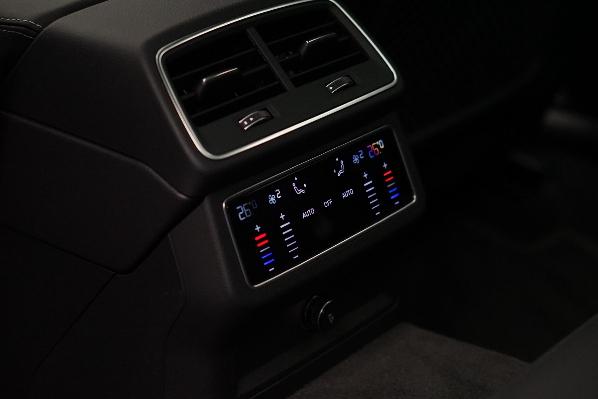 AUDI A6 Avant 45 TDI Sport quattro tiptronic *Panorama* *S-Line*-image-37