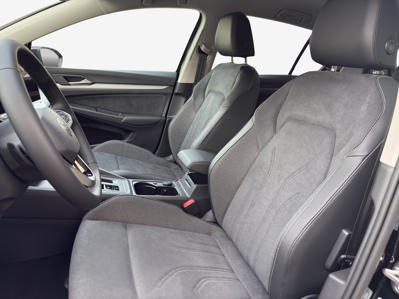 VW Golf 1.5 TSI PHEV Life-image-7