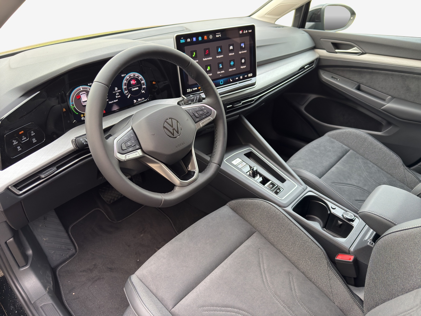 VW Golf 1.5 TSI PHEV Life-image-13