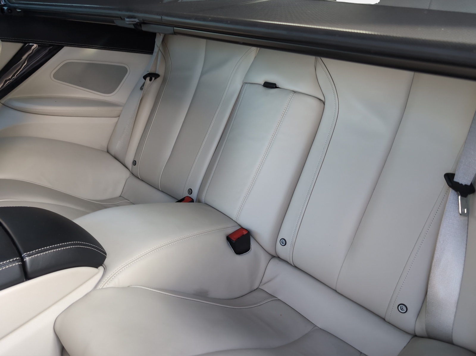 BMW 650i Cabrio-image-13