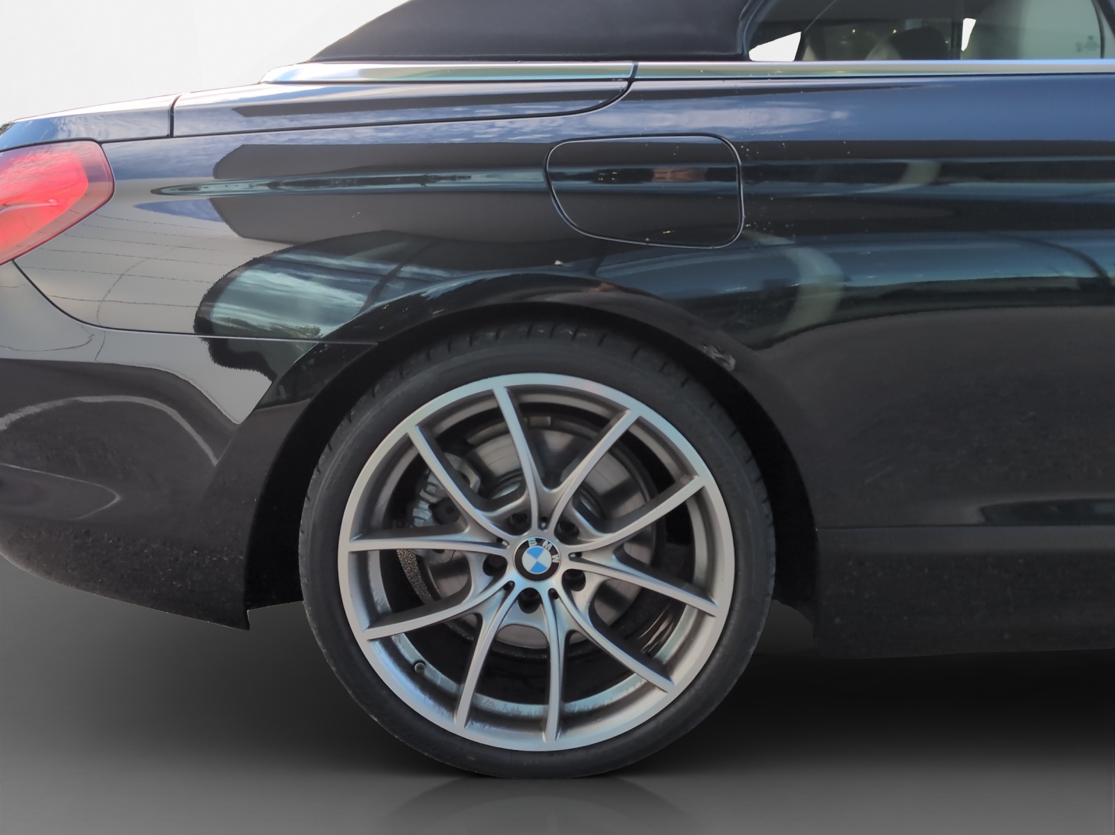 BMW 650i Cabrio-image-3