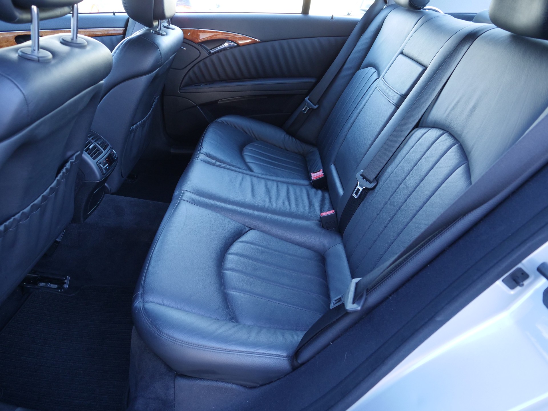 MERCEDES-BENZ E 320 CDI Elégance 4Matic Automatic-image-9