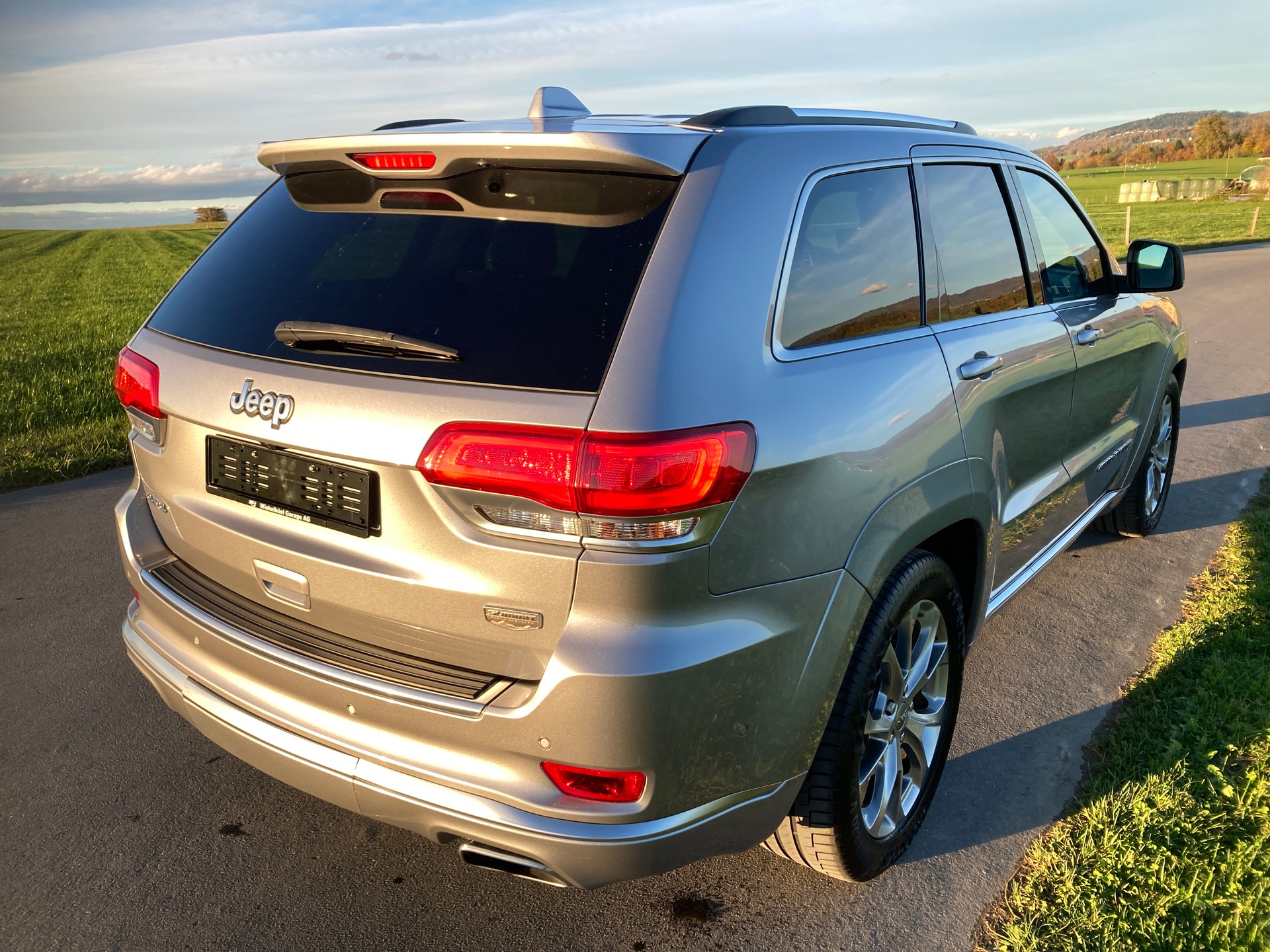 JEEP Grand Cherokee 3.0 CRD Summit Automatic-showroom-element-2