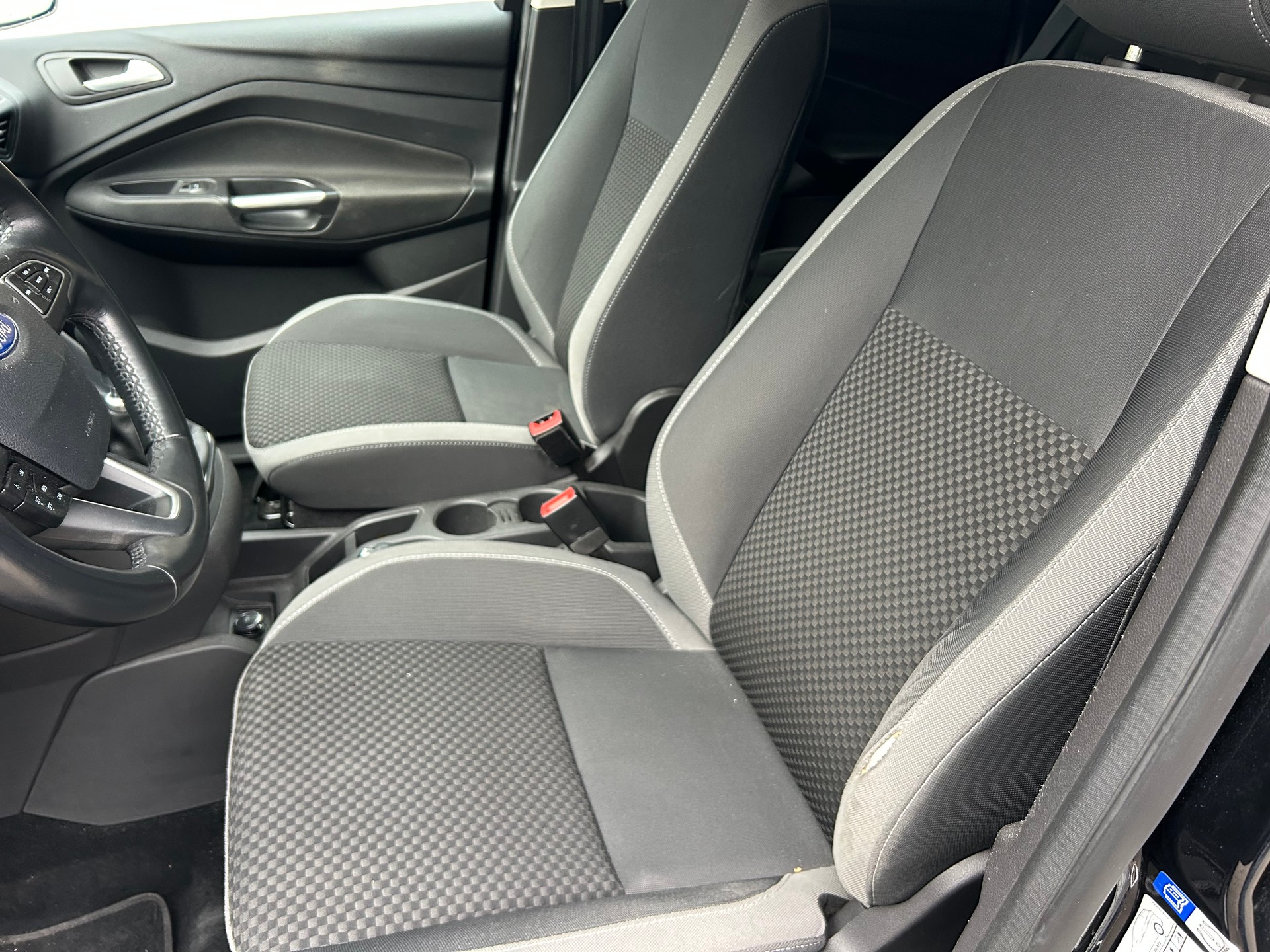 FORD C-Max 1.0 SCTi Titanium-image-11