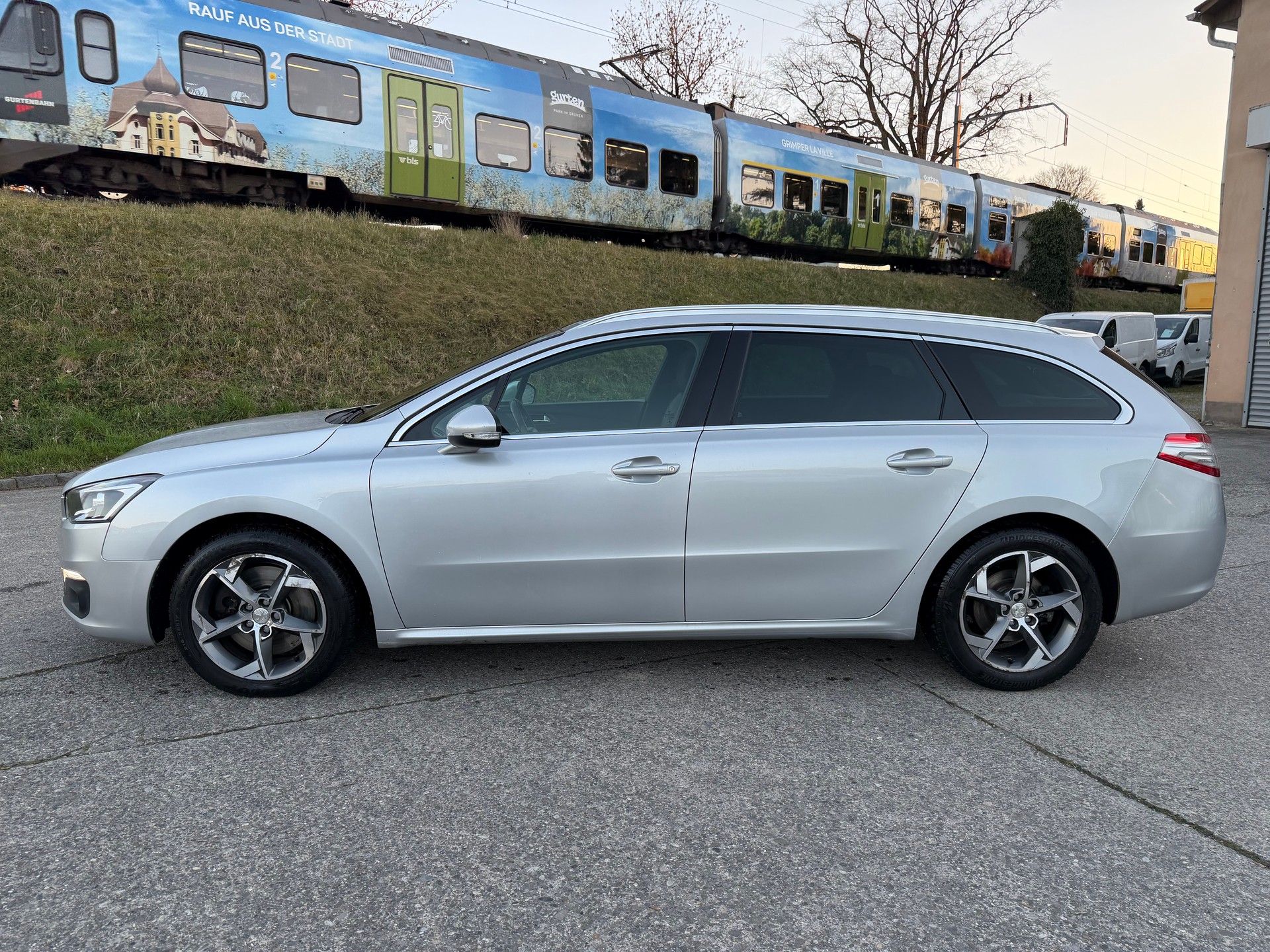 PEUGEOT 508 SW 2.0 BlueHDi Allure Automatic-image-1
