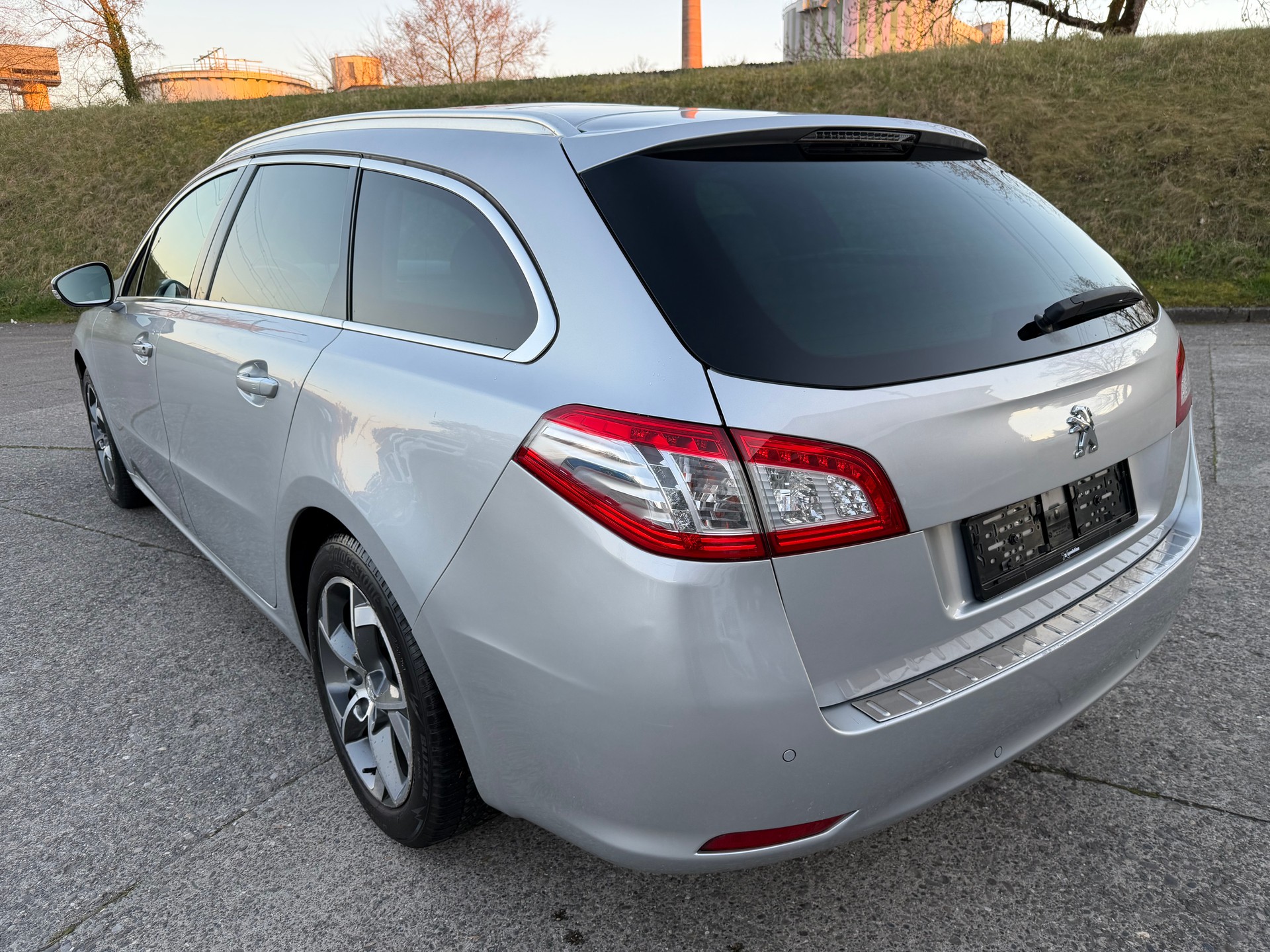 PEUGEOT 508 SW 2.0 BlueHDi Allure Automatic-image-3