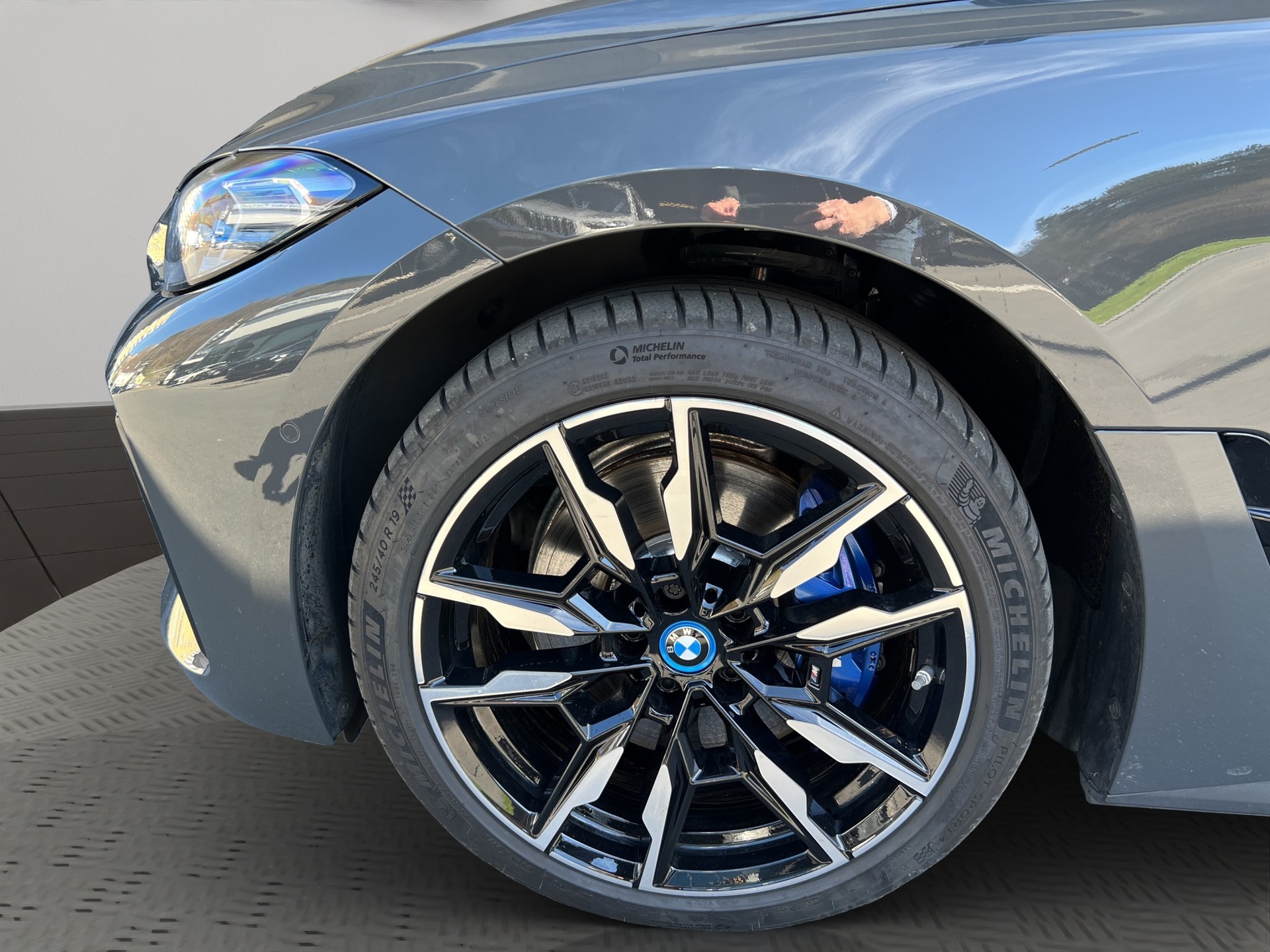 BMW i4 M50-image-9