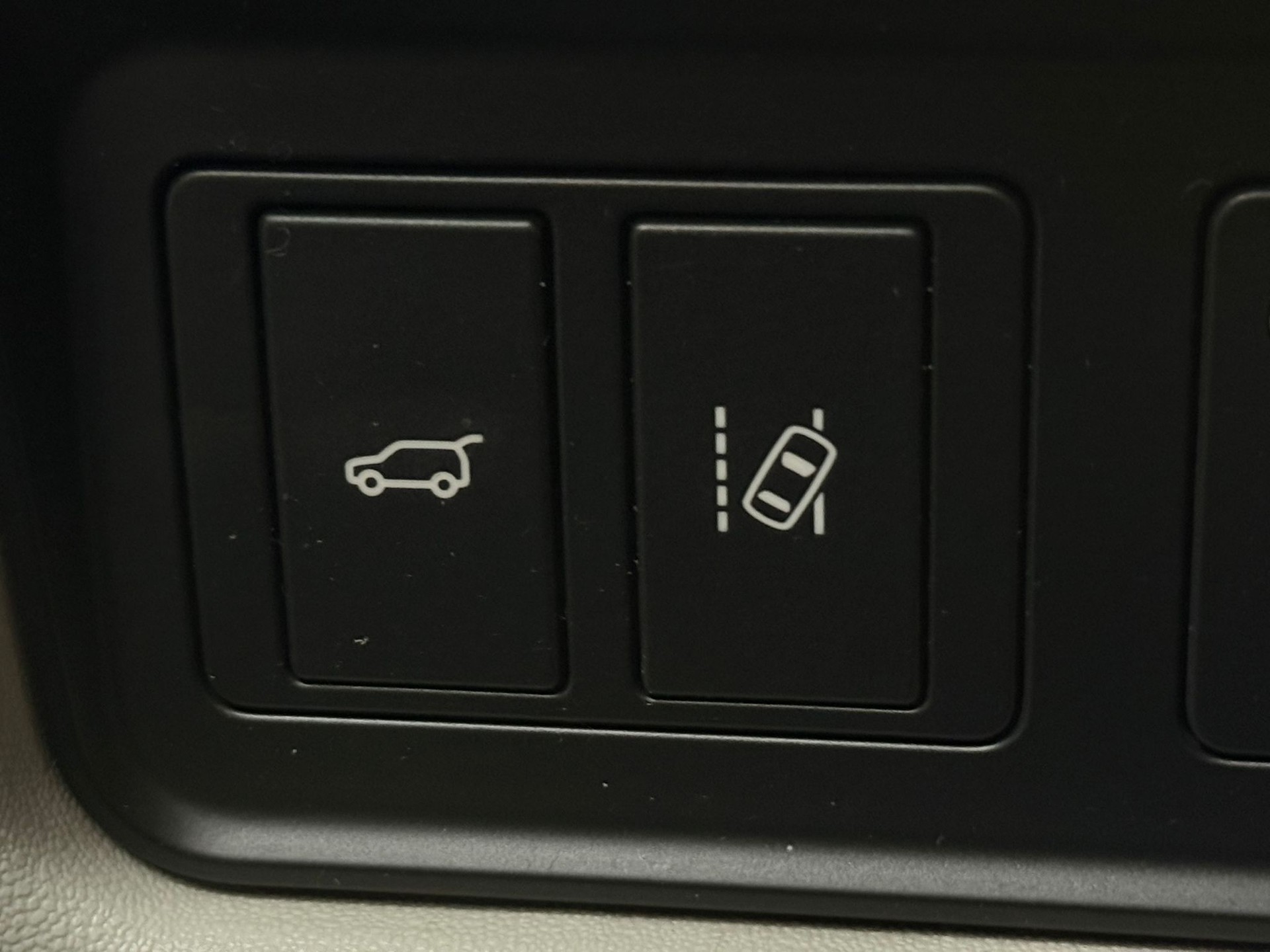 LAND ROVER Discovery Sport 2.0 TD4 HSE AT9-image-18