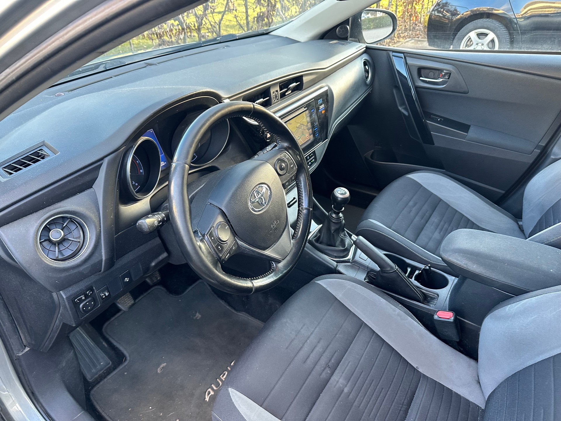 TOYOTA Auris Touring Sports 1.2 Turbo Sol-image-11