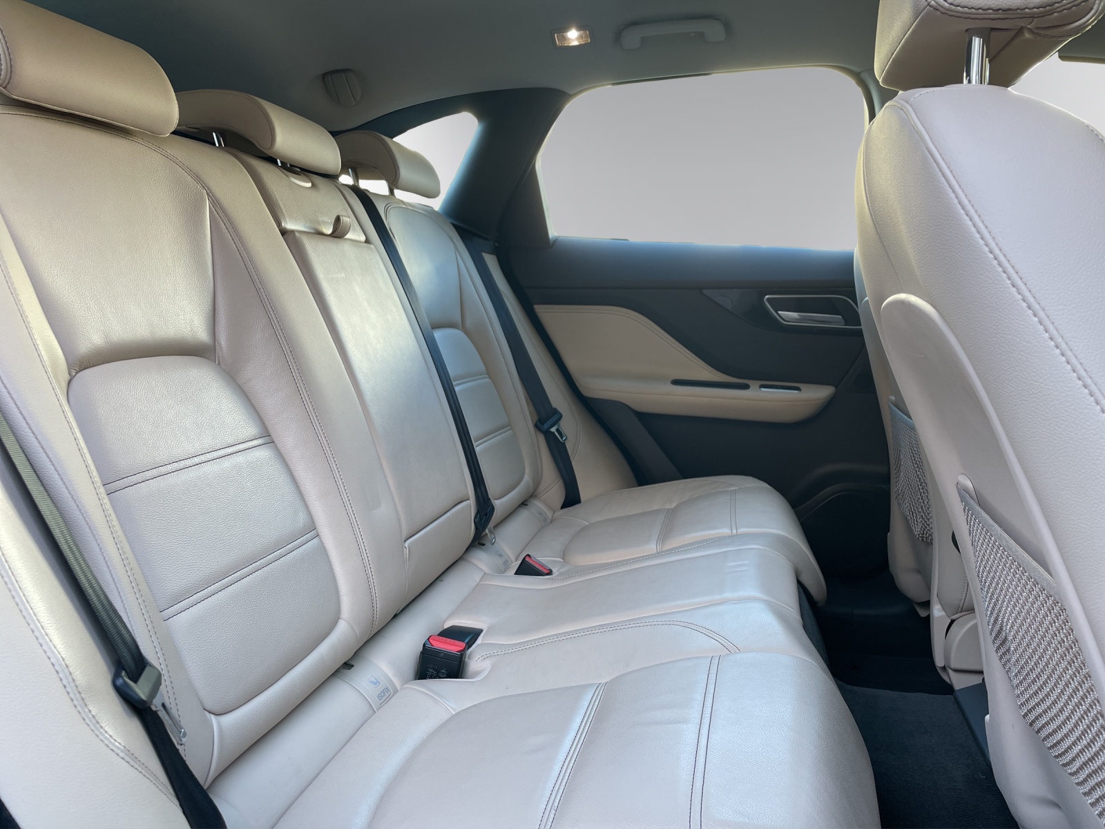 JAGUAR F-Pace 3.0 TD Portfolio AWD Automatik-image-12