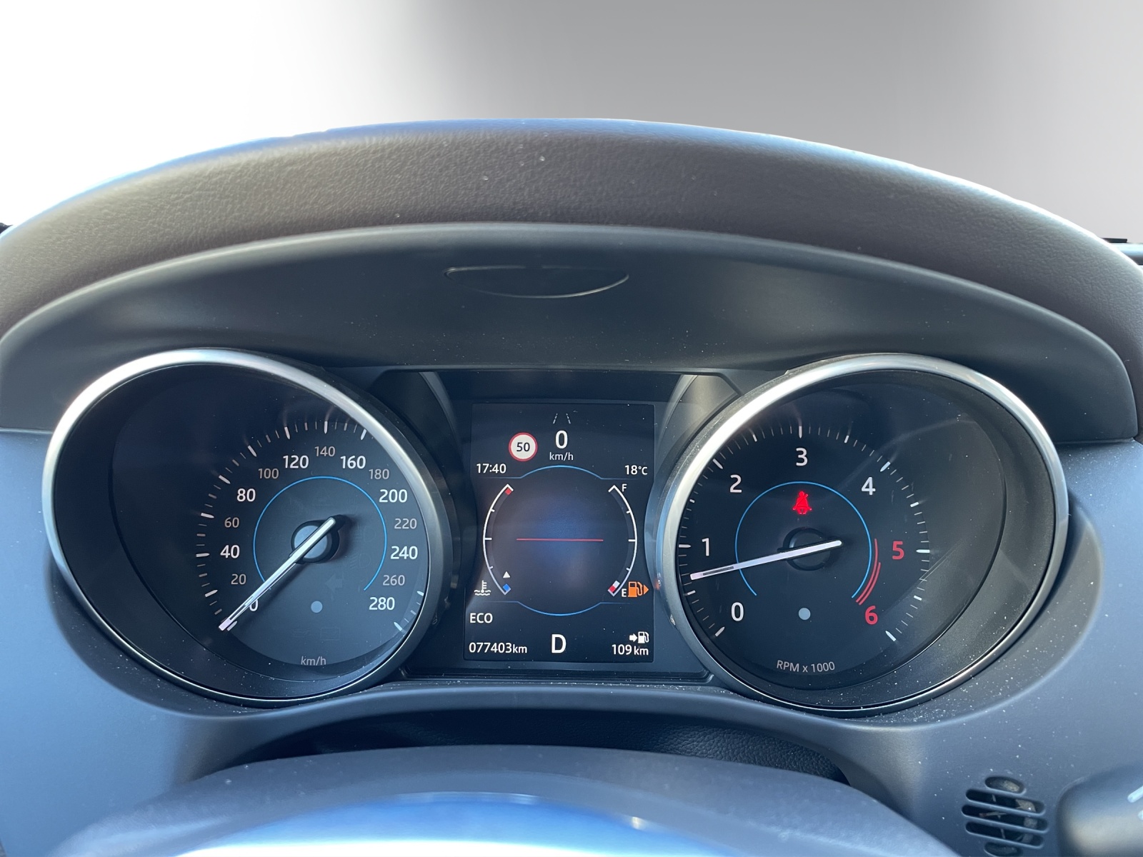 JAGUAR F-Pace 3.0 TD Portfolio AWD Automatik-image-19