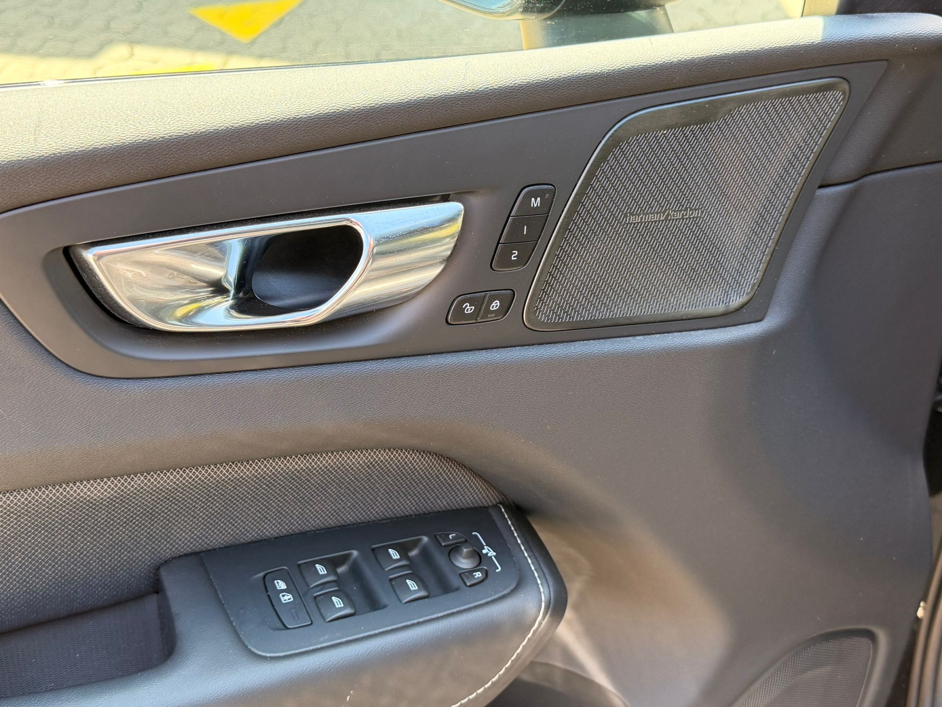 VOLVO XC60-image-5