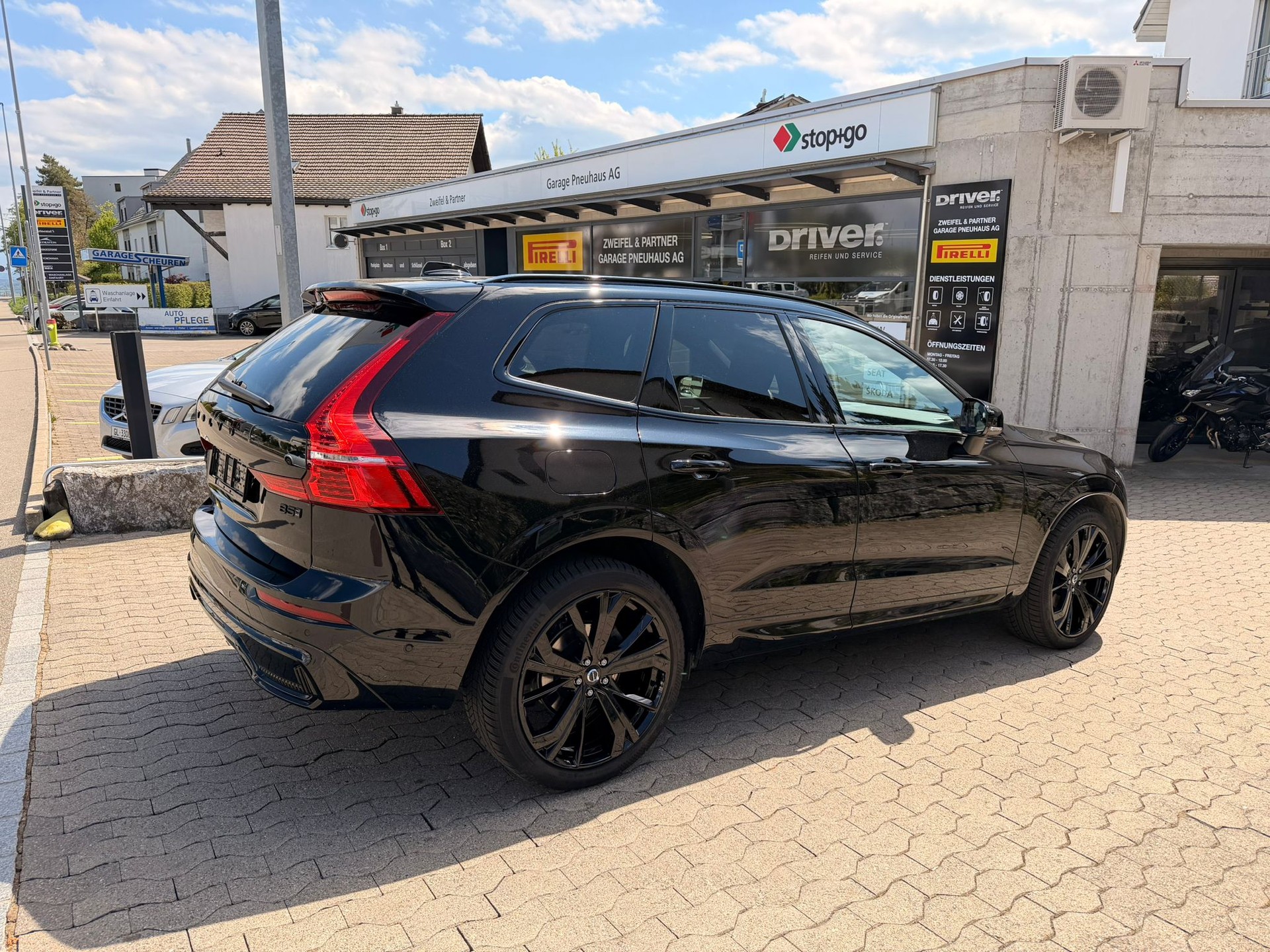 VOLVO XC60-showroom-element-3