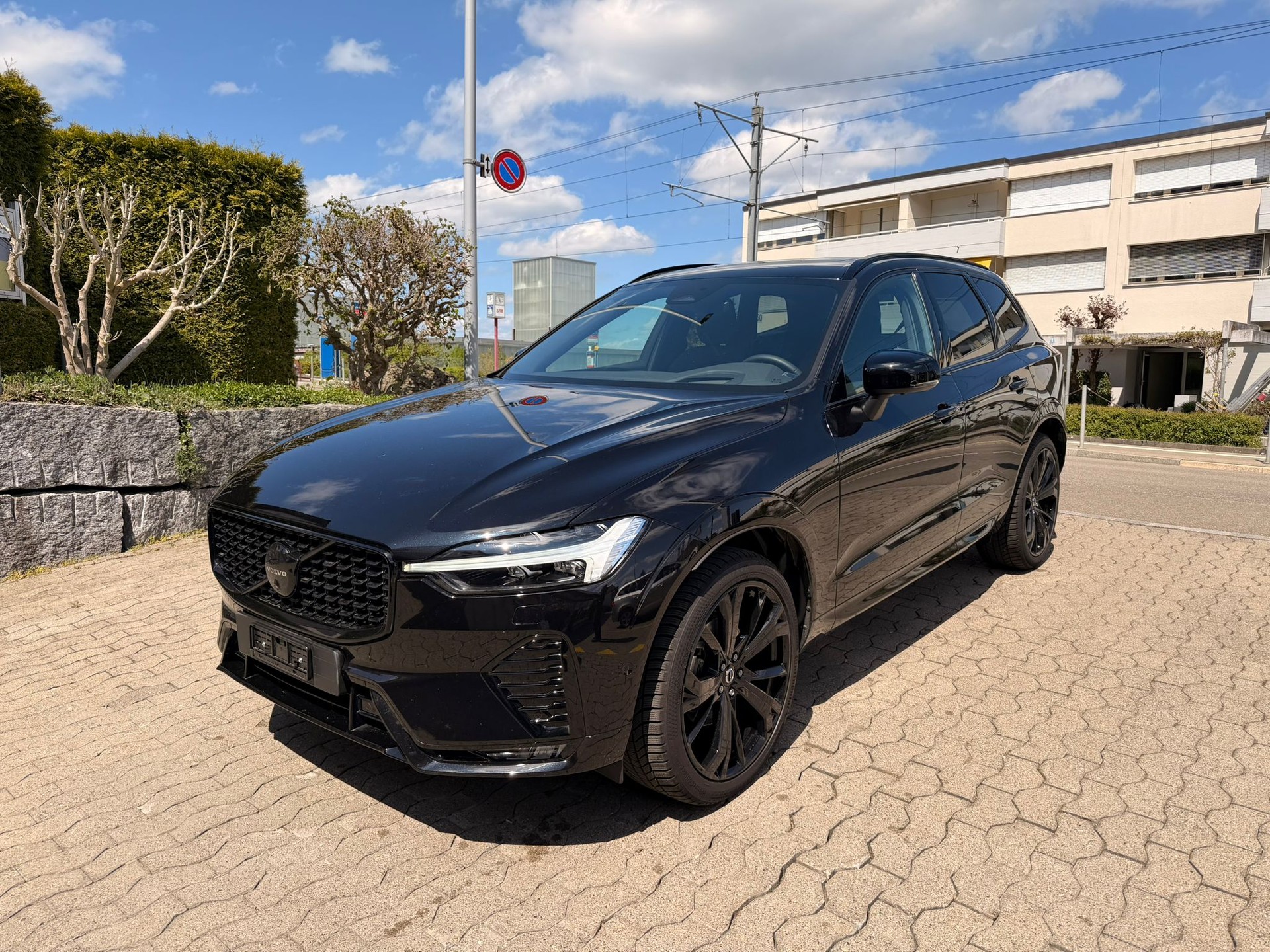 VOLVO XC60-showroom-element-1