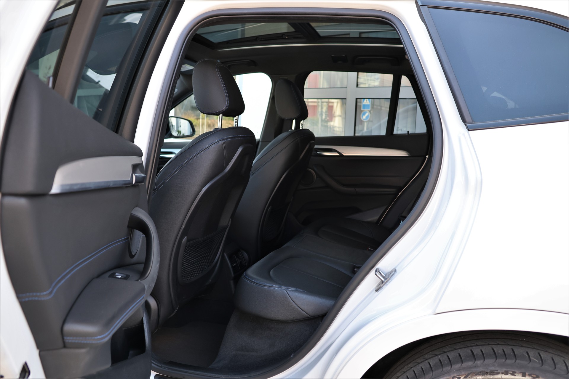 BMW X1 xDrive 25e M Sport Fleet Edition Steptronic (CH)-image-10