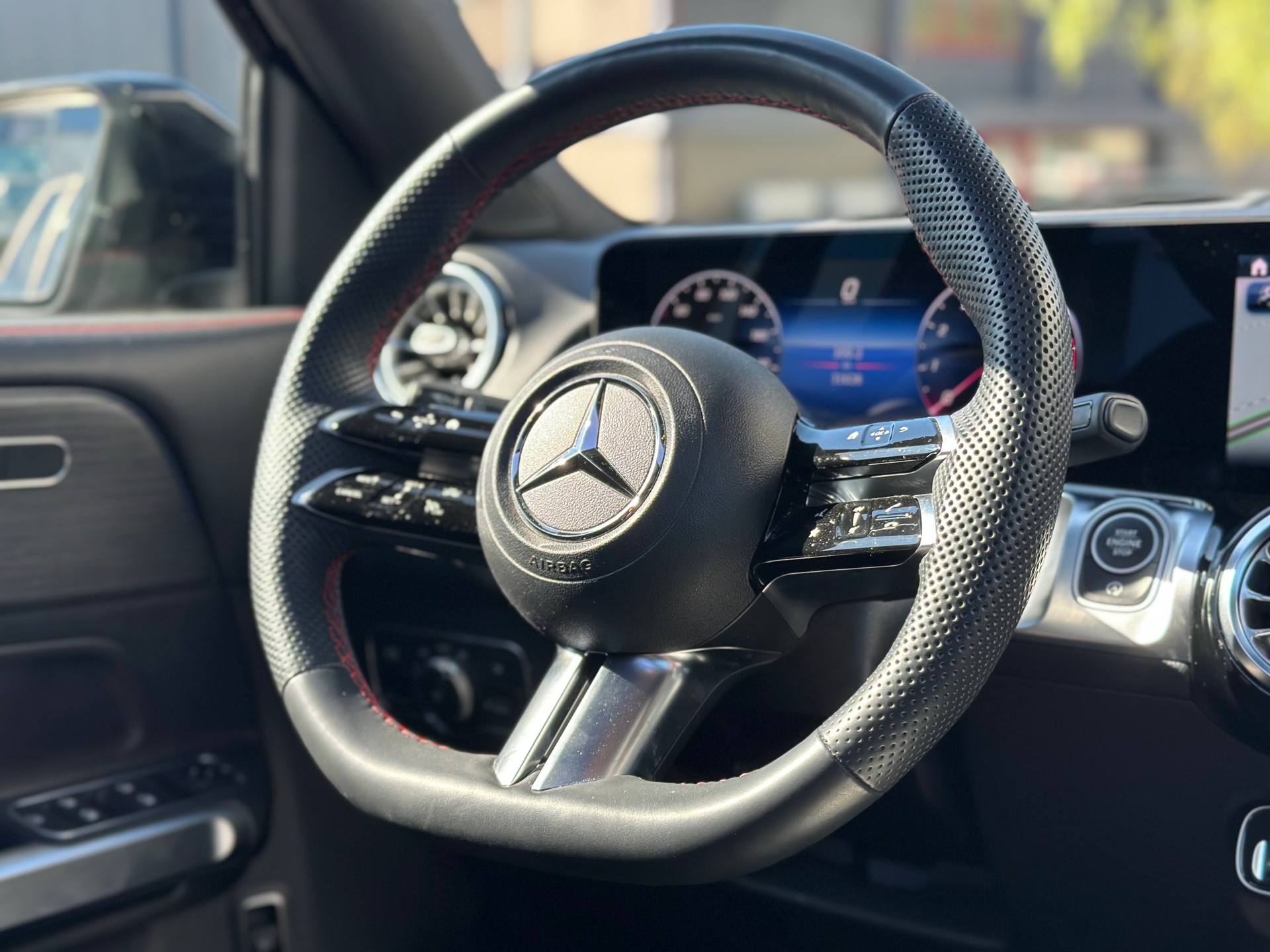 MERCEDES-BENZ GLB 250 4Matic AMG Line * 7 places *-image-8
