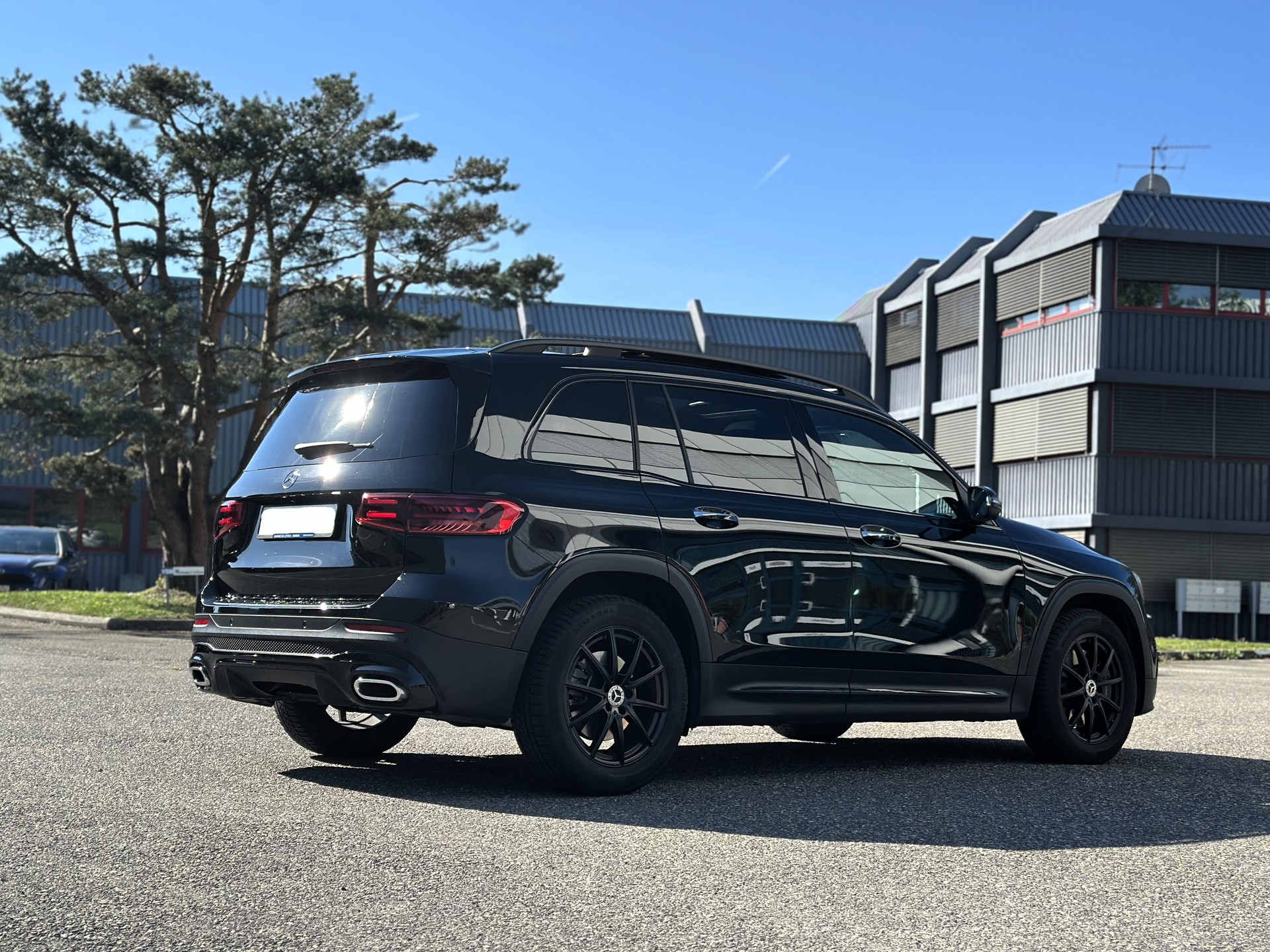 MERCEDES-BENZ GLB 250 4Matic AMG Line * 7 places *-image-3