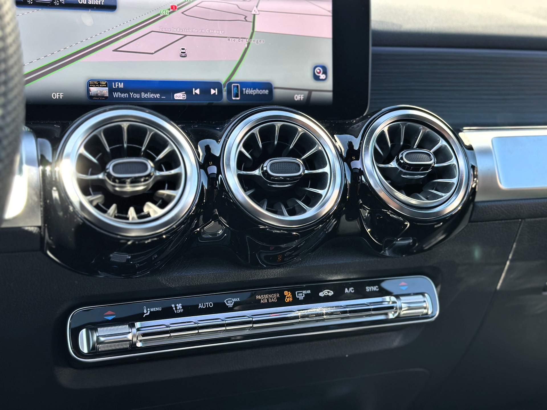 MERCEDES-BENZ GLB 250 4Matic AMG Line * 7 places *-image-9