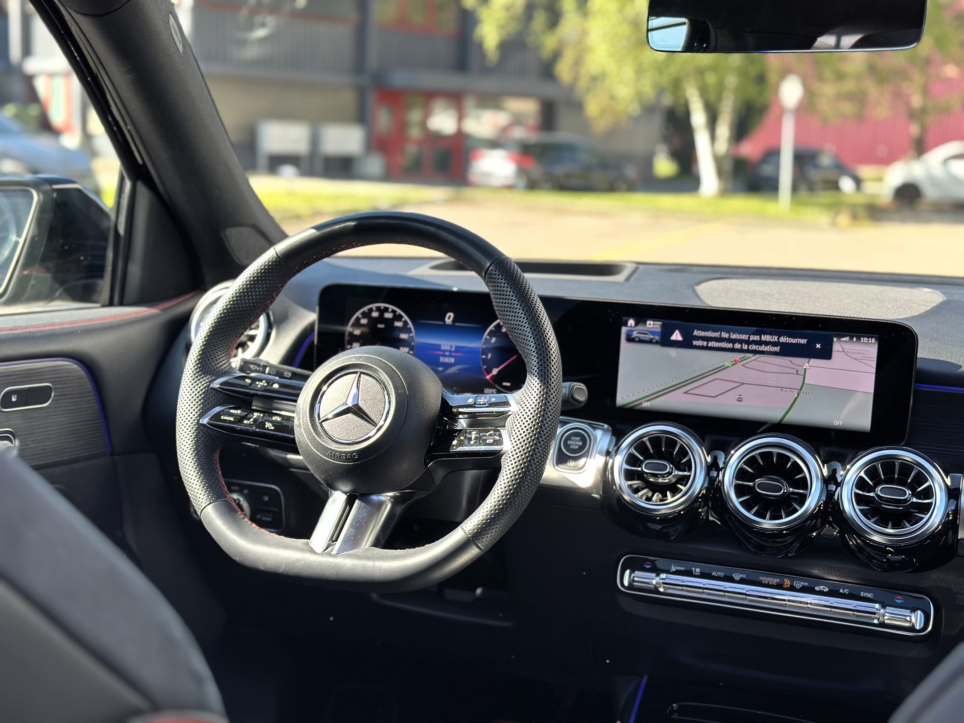 MERCEDES-BENZ GLB 250 4Matic AMG Line * 7 places *-image-7