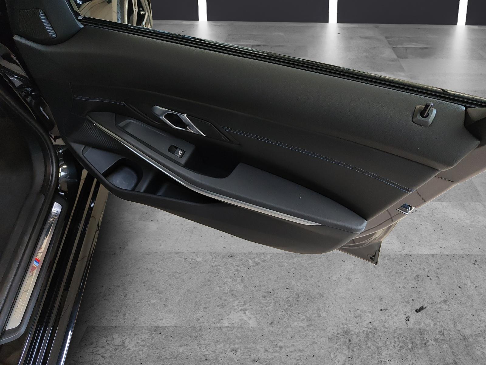 BMW 330e xDrive SAG Touring Attraktiven Leasingzinssatz ab 0.9 % bei Abschluss einer BMW Fahrzeugversicherung.-image-20
