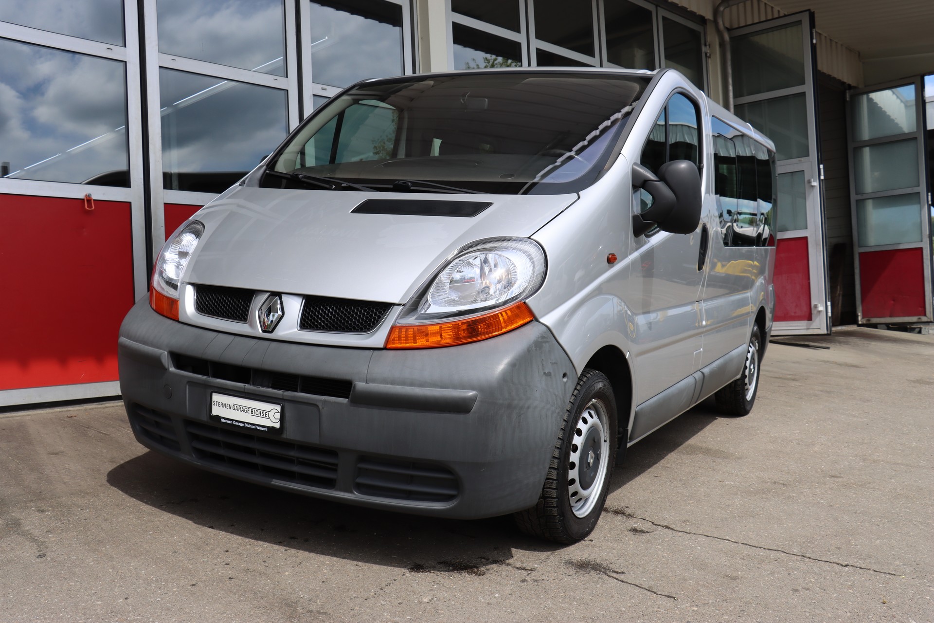 RENAULT Trafic 2.0 16V 2.7t-showroom-element-1