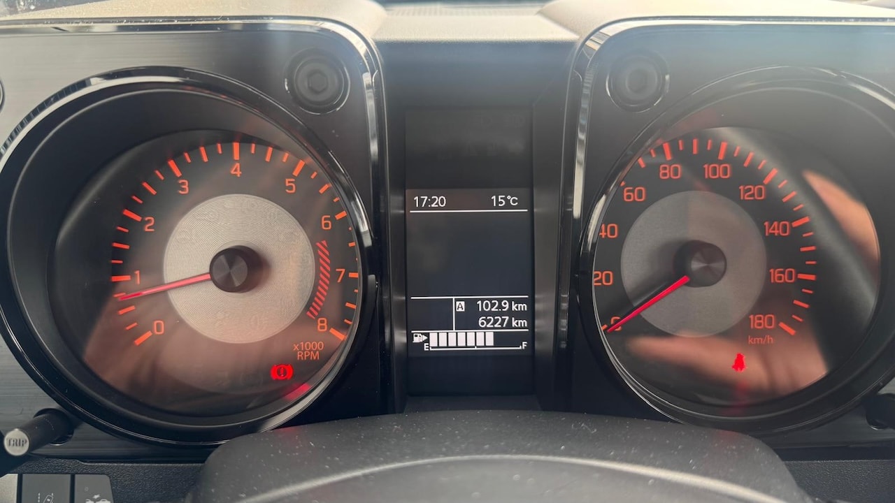 SUZUKI JIMNY 1.5 HORIZON EDITION 4x4 | 2 PLATZER | MANUEL-image-23