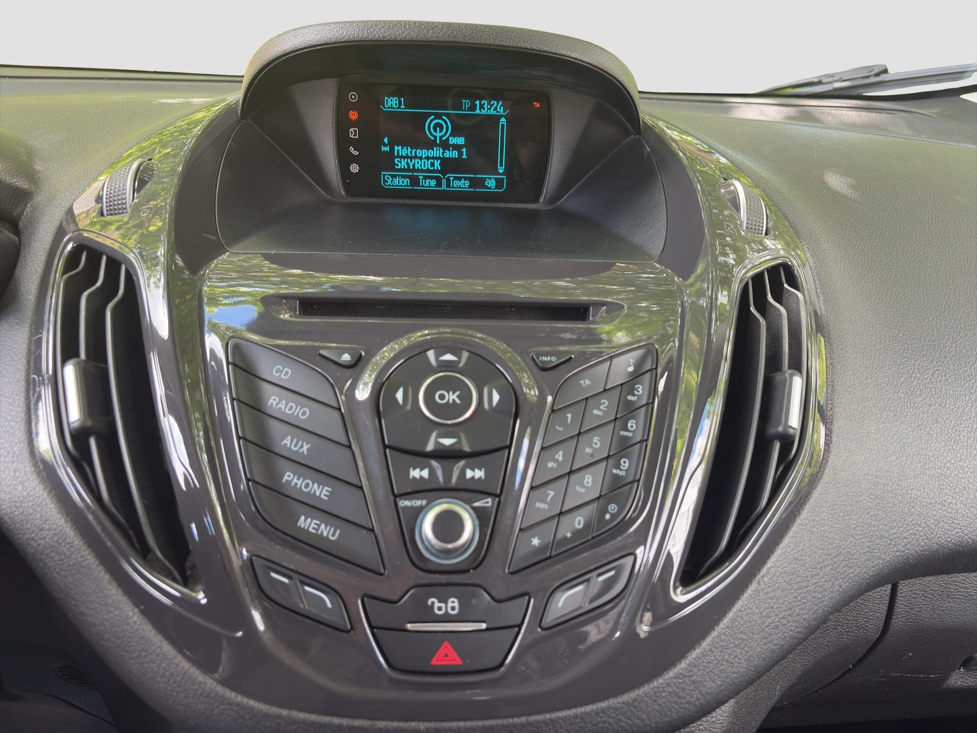FORD Tourneo Courier 1.0 SCTi Titanium-image-11