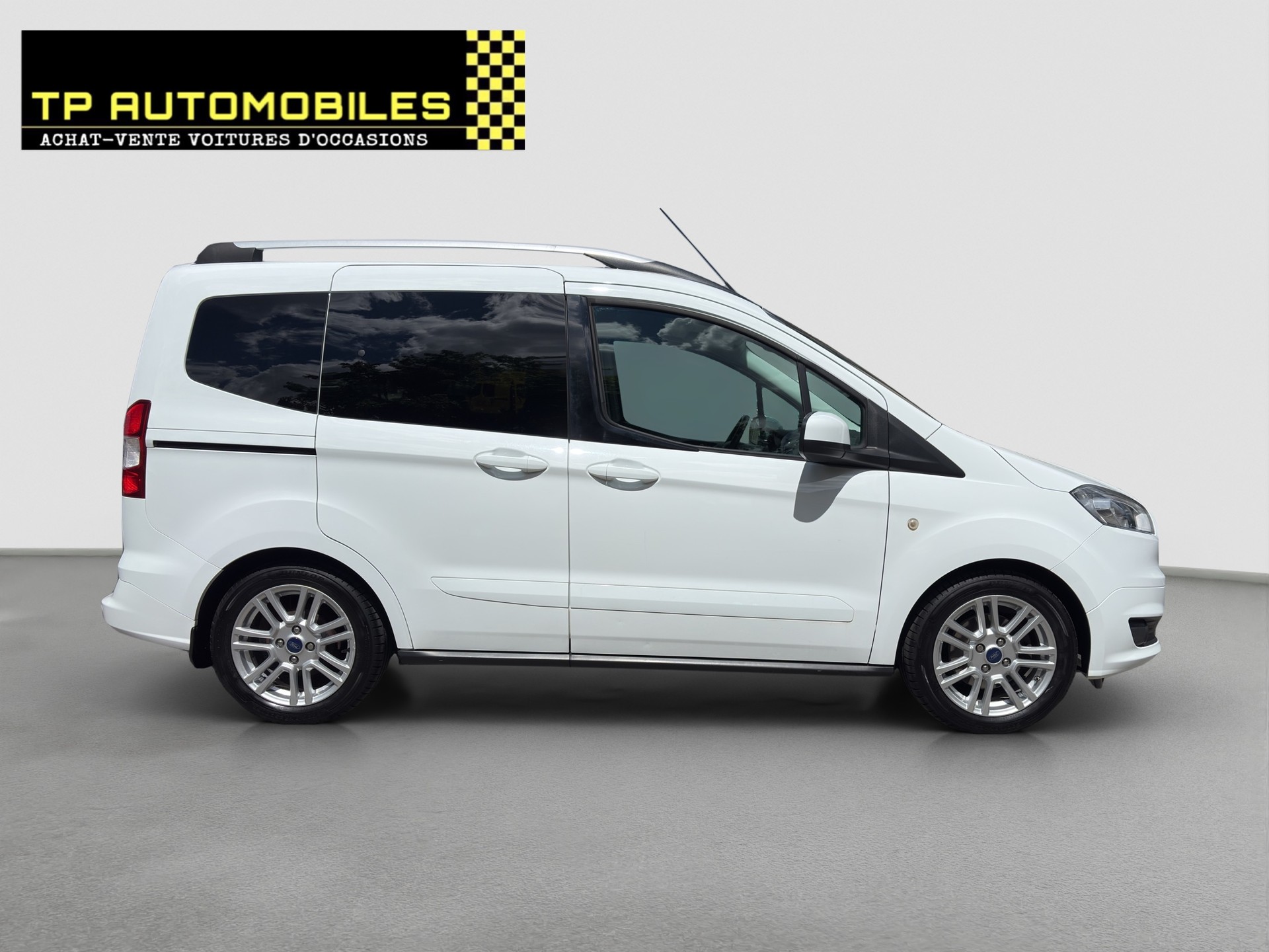 FORD Tourneo Courier 1.0 SCTi Titanium-image-3
