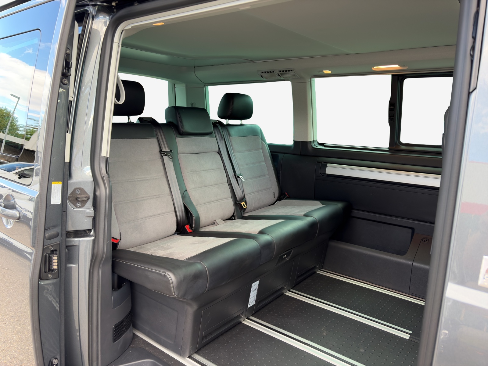 VW T6.1 California 2.0 TDI Beach Liberty 4Motion DSG-image-11
