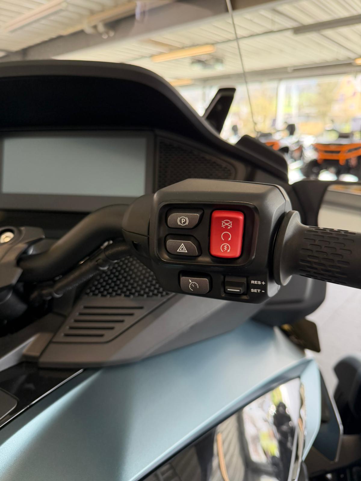 CAN-AM Spyder RT LTD-image-13