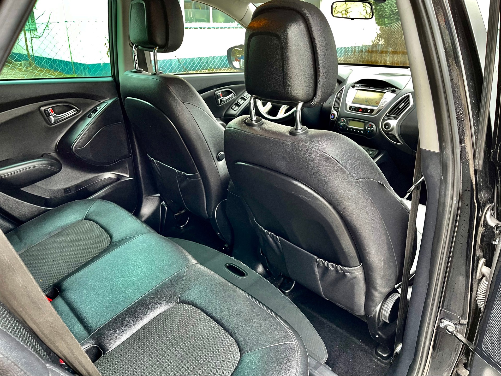 HYUNDAI iX 35 2.0 Premium 4WD-image-23