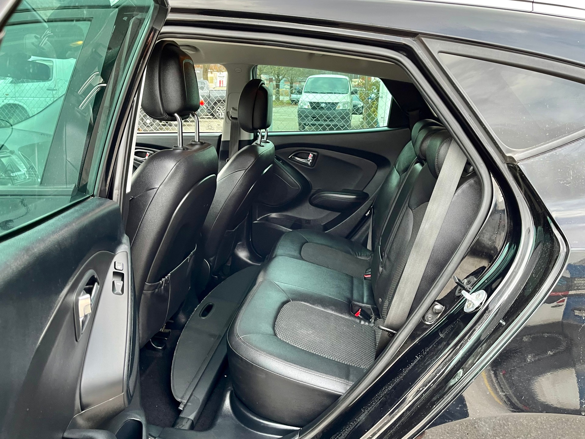 HYUNDAI iX 35 2.0 Premium 4WD-image-16