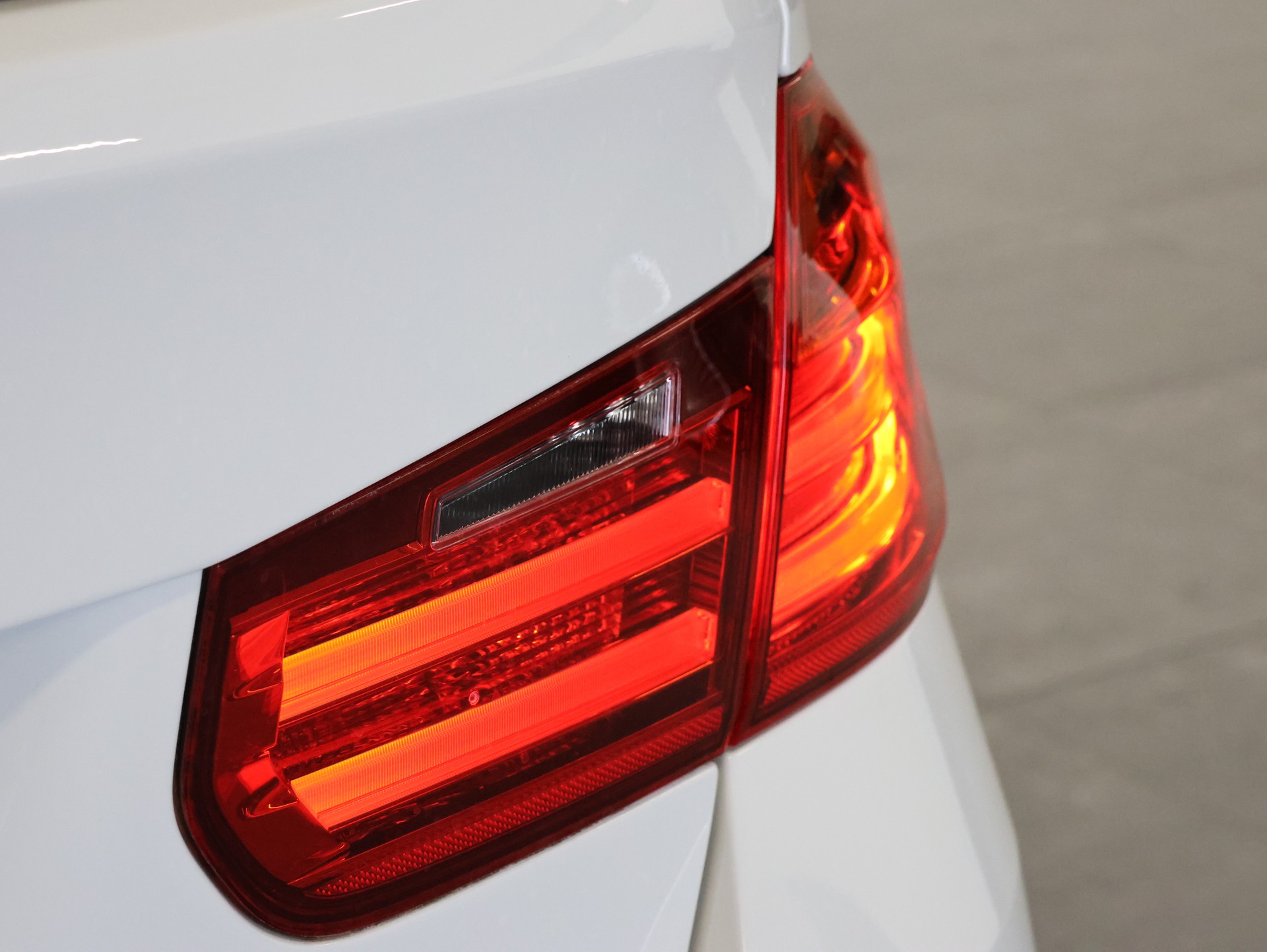 BMW-ALPINA D3 BiTurbo Touring 3.0d Switch-Tronic *Alpinaweiss*Harman&Kardon*-image-15