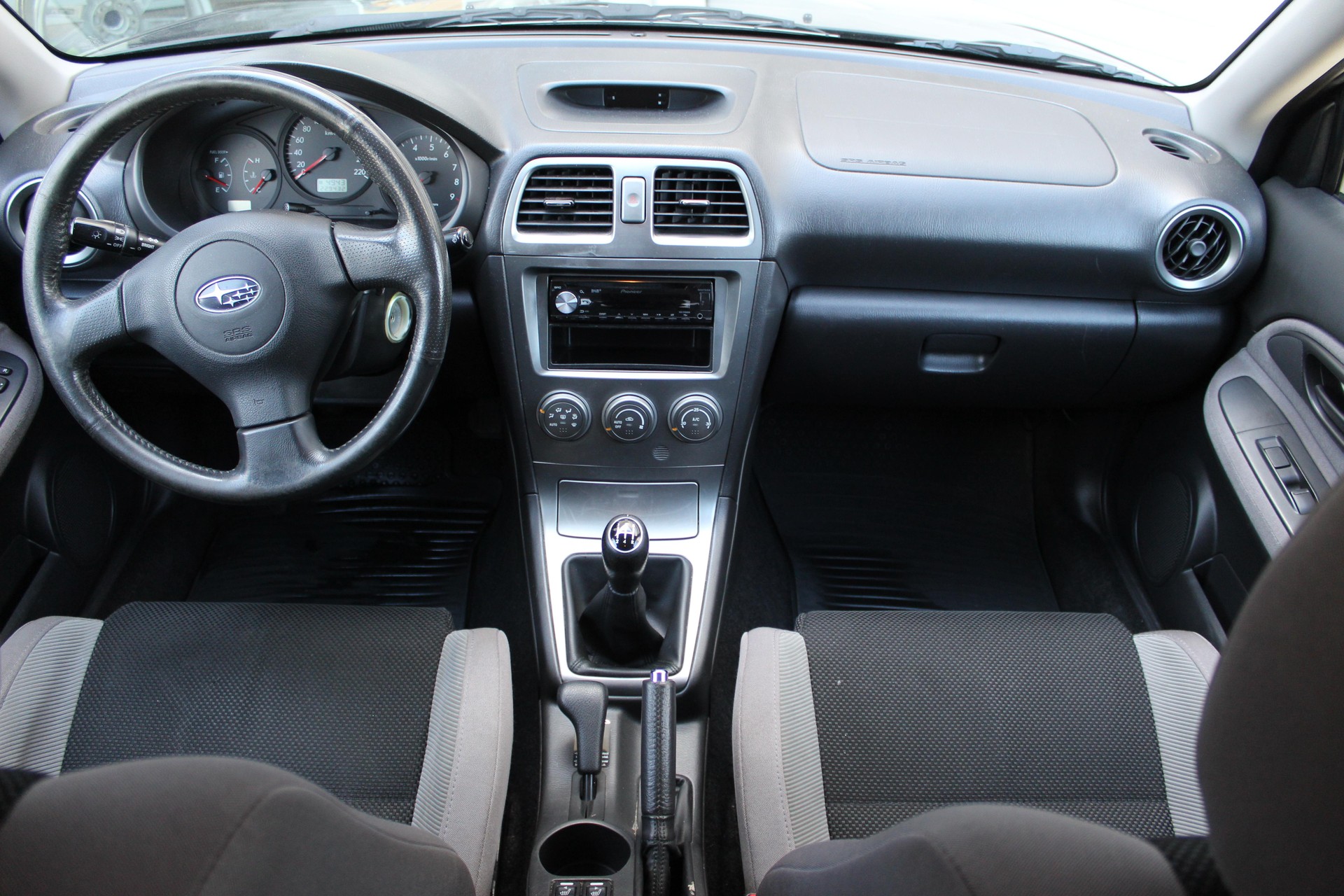 SUBARU Impreza Wagon 2.0 R Swiss-image-10