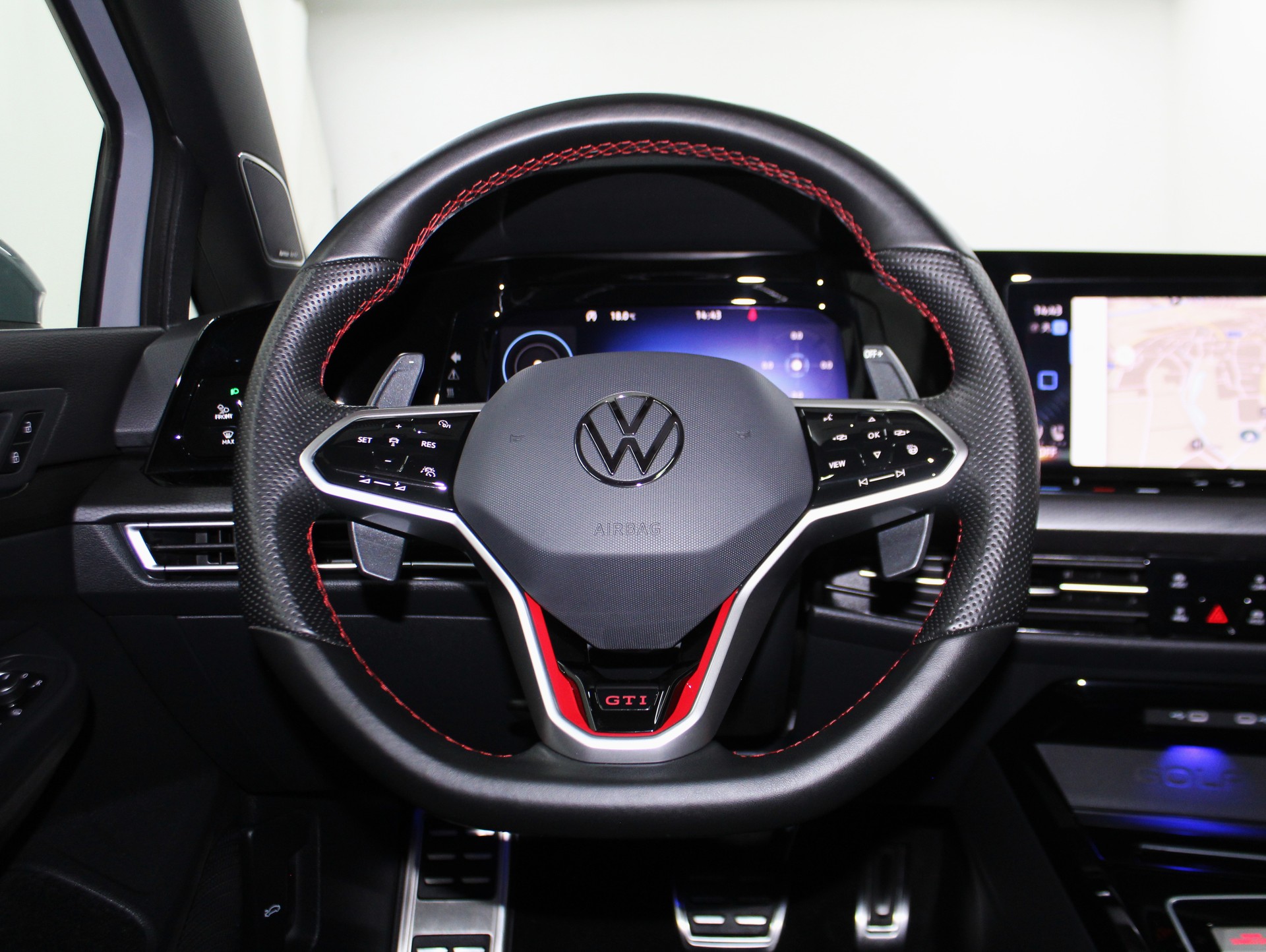 VW Golf 2.0 TSI GTI Clubsport DSG Performance Paket Akrapovic / CH-Fahrzeug-image-13