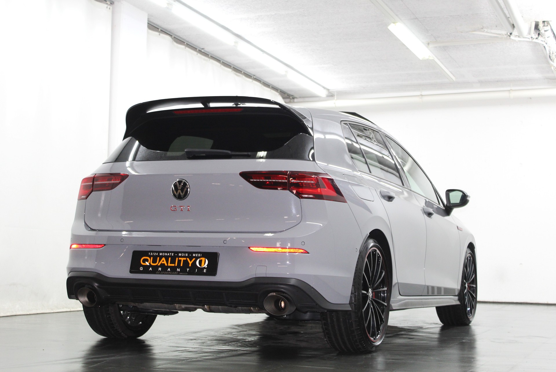VW Golf 2.0 TSI GTI Clubsport DSG Performance Paket Akrapovic / CH-Fahrzeug-image-6