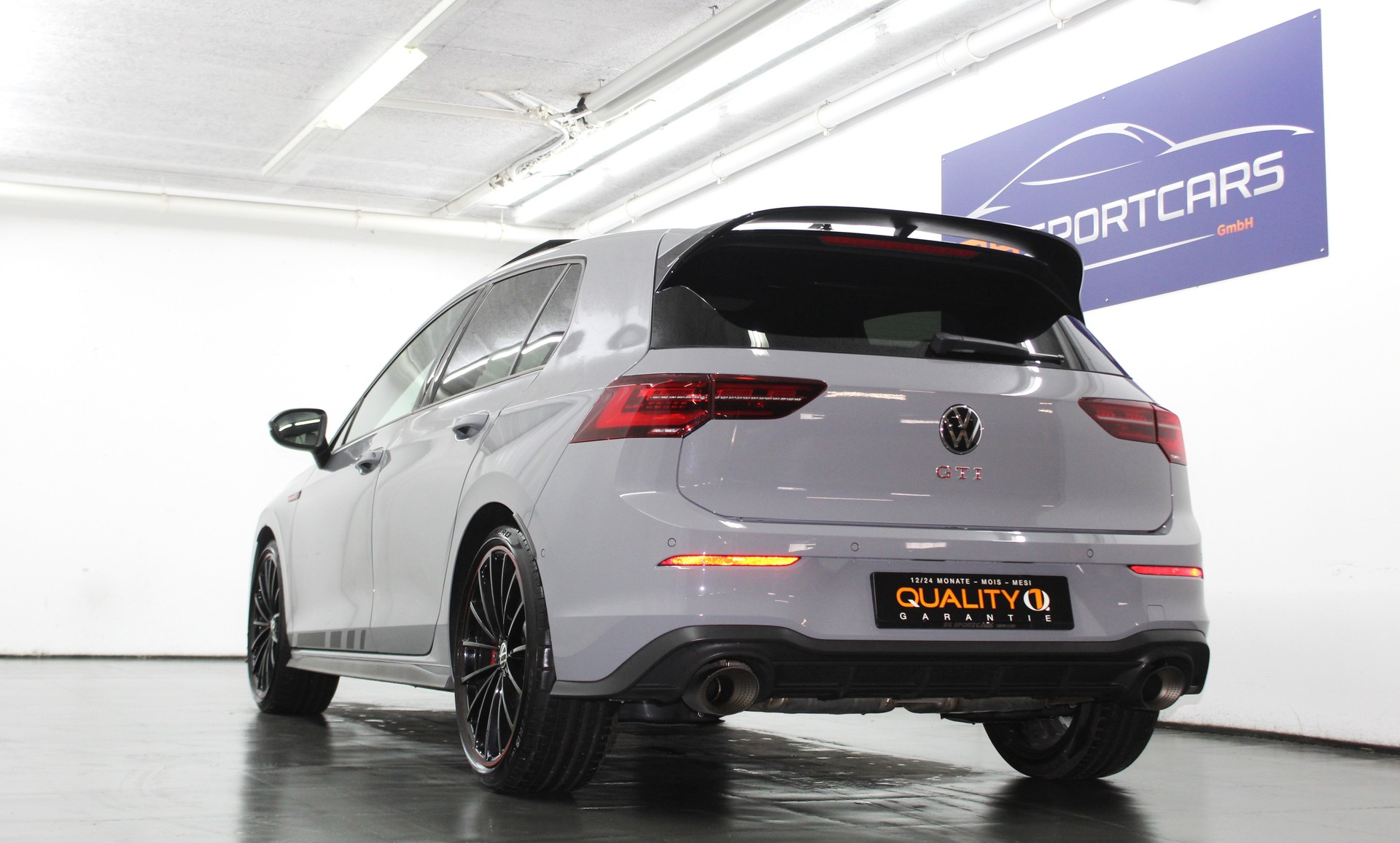 VW Golf 2.0 TSI GTI Clubsport DSG Performance Paket Akrapovic / CH-Fahrzeug-image-4