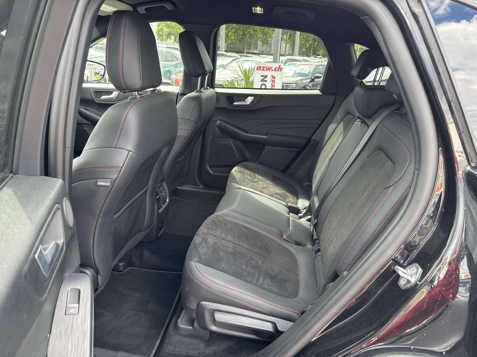 FORD Kuga 2.5 FHEV ST-Line X 4WD Automat-image-6