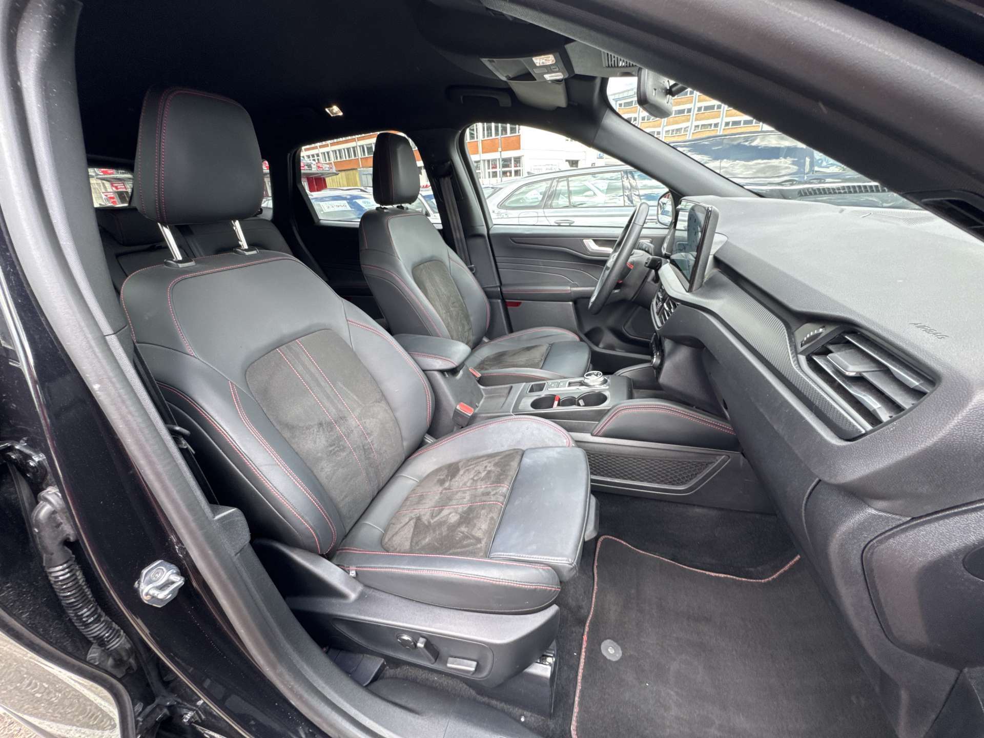 FORD Kuga 2.5 FHEV ST-Line X 4WD Automat-image-12