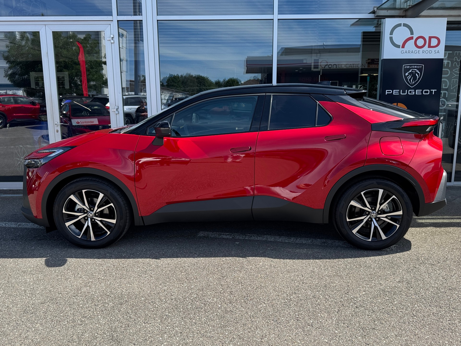 TOYOTA C-HR 2.0 HSD CVT Swiss Edition-image-4