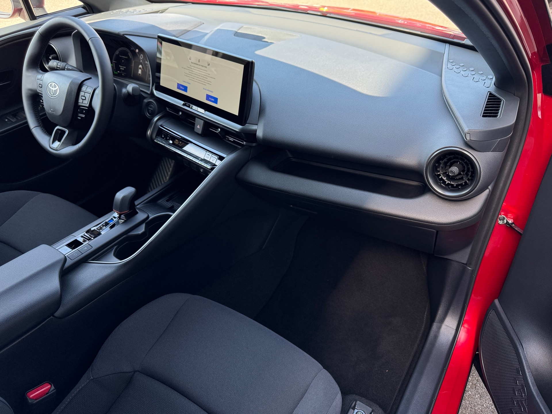 TOYOTA C-HR 2.0 HSD CVT Swiss Edition-image-11